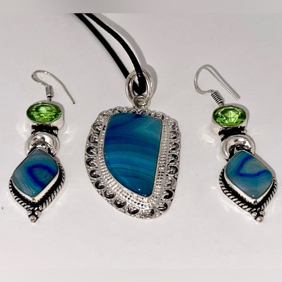 Blue Botswana Agate Pendant & Earrings - Picture 5 of 8